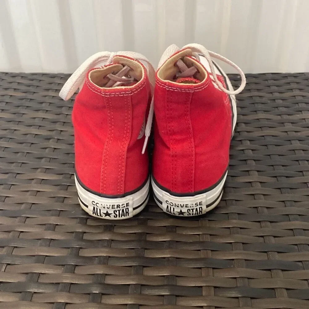 Converse sneakers women’s size 6